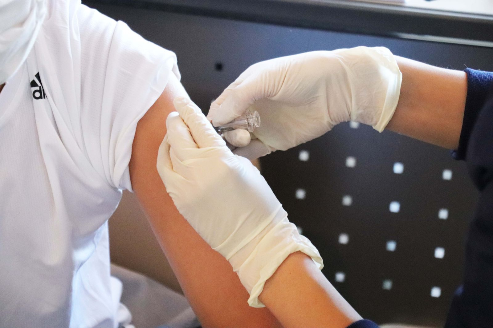 Улирлын томуугийн эсрэг вакцинаар дархлаажуулж байна